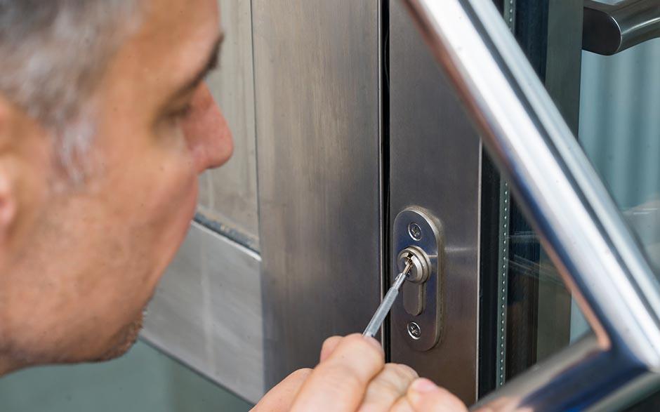 comment changer une serrure Nemours